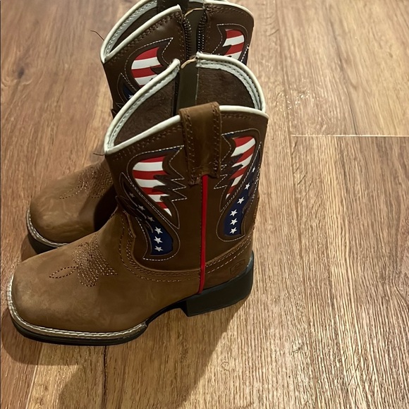 Ariat Brown Cowboy Boots with American Flag Design - Picture 4 of 16